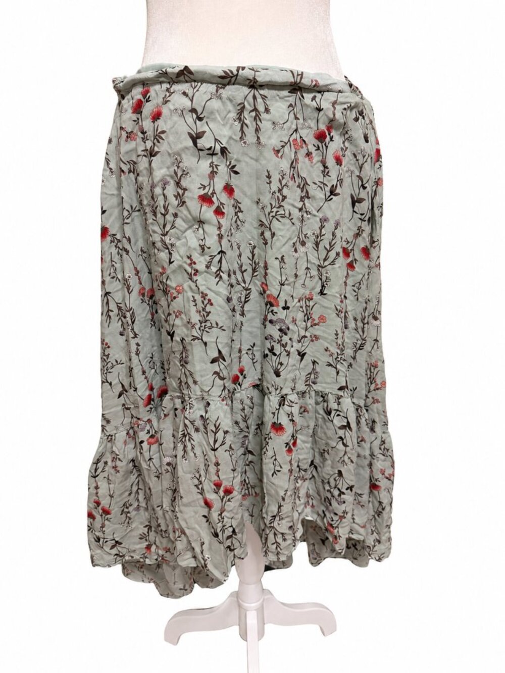 Taylor & Sage pale sage green floral skirt in size large